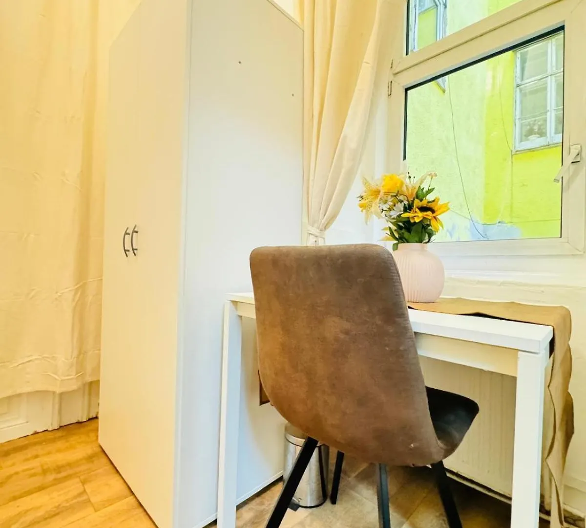 Apartment Comfortable 5Br Shared Apt 10 Minute Walk To Matzleinsdorfer Platz Vienna Austria