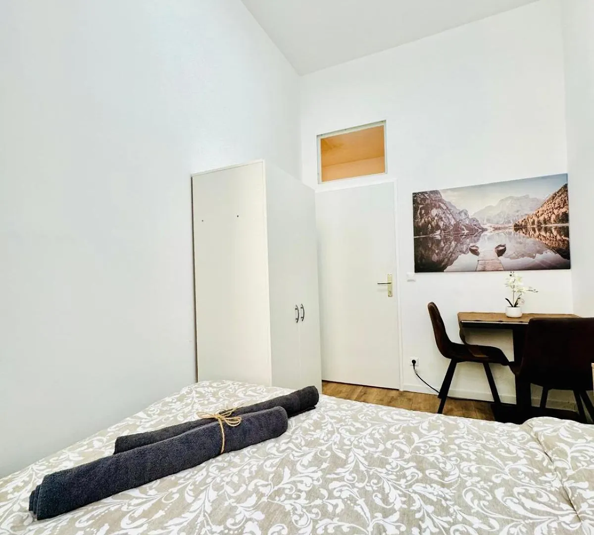Comfortable 5Br Shared Apt 10 Minute Walk To Matzleinsdorfer Platz Vienna 0*,  Austria